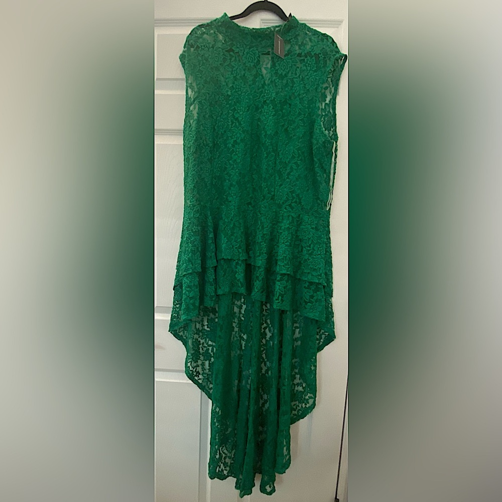 NWT 💚💚ASHLEY STEWART HI-LOW HEM LACE BLOUSE.